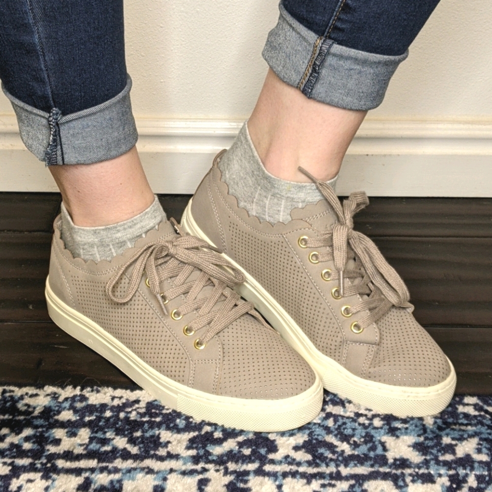 Size 8 very lightly used fashion shoes